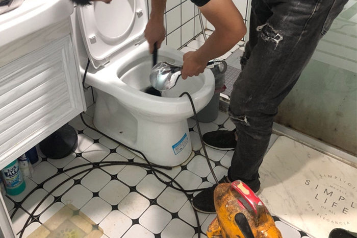 蔡甸马桶堵塞自己疏通还是找师傅？专业上门服务让你省时更省心