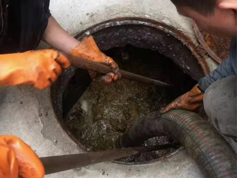 蔡甸清理化粪池时如何避免沼气的危害？